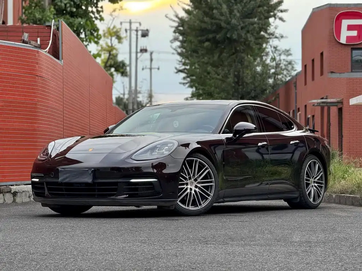 PORSCHE PANAMERA