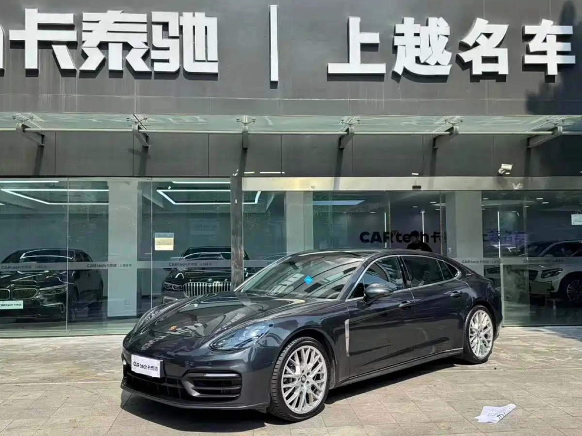 PORSCHE PANAMERA