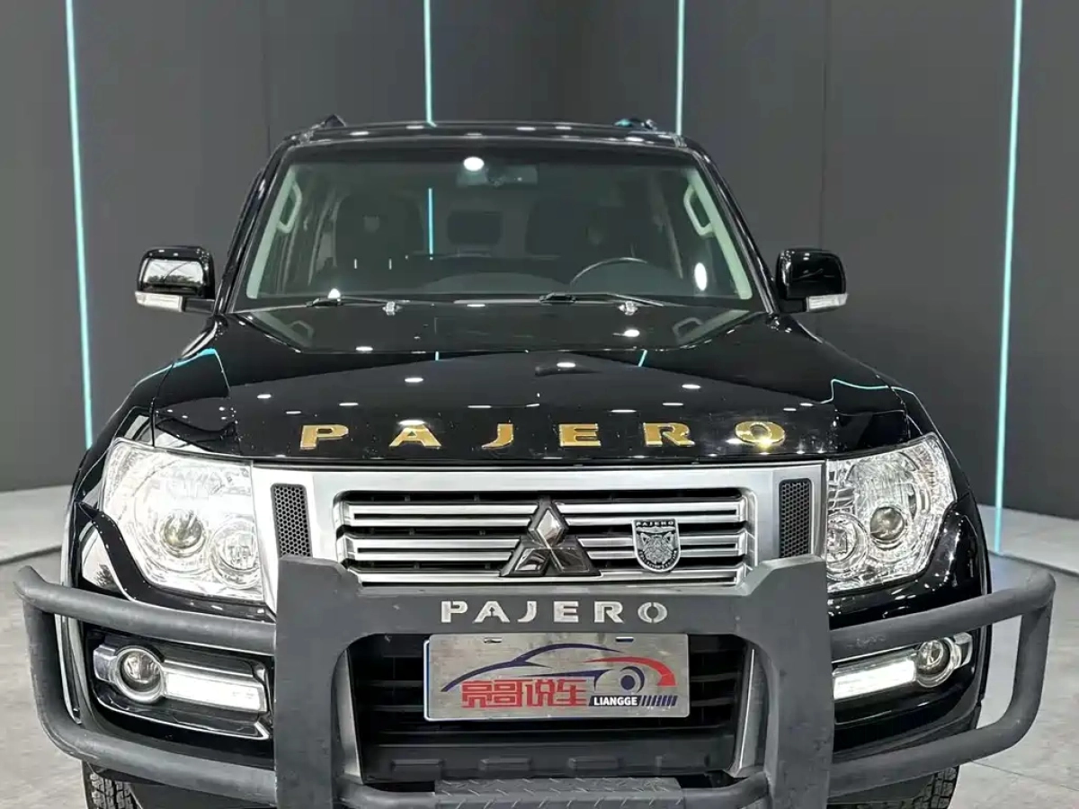 MITSUBISHI PAJERO IMPORT