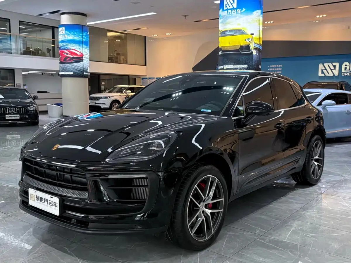 PORSCHE MACAN