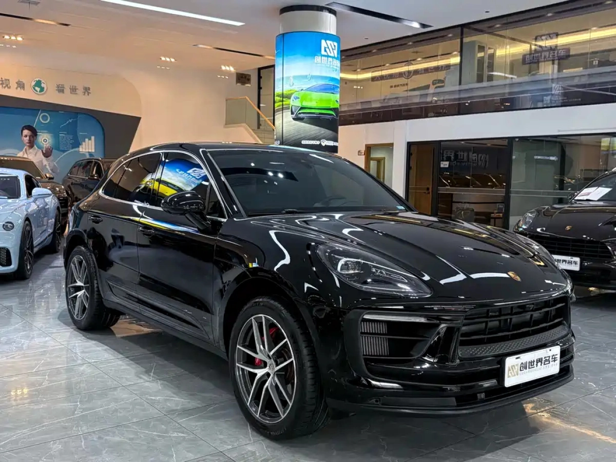 PORSCHE MACAN