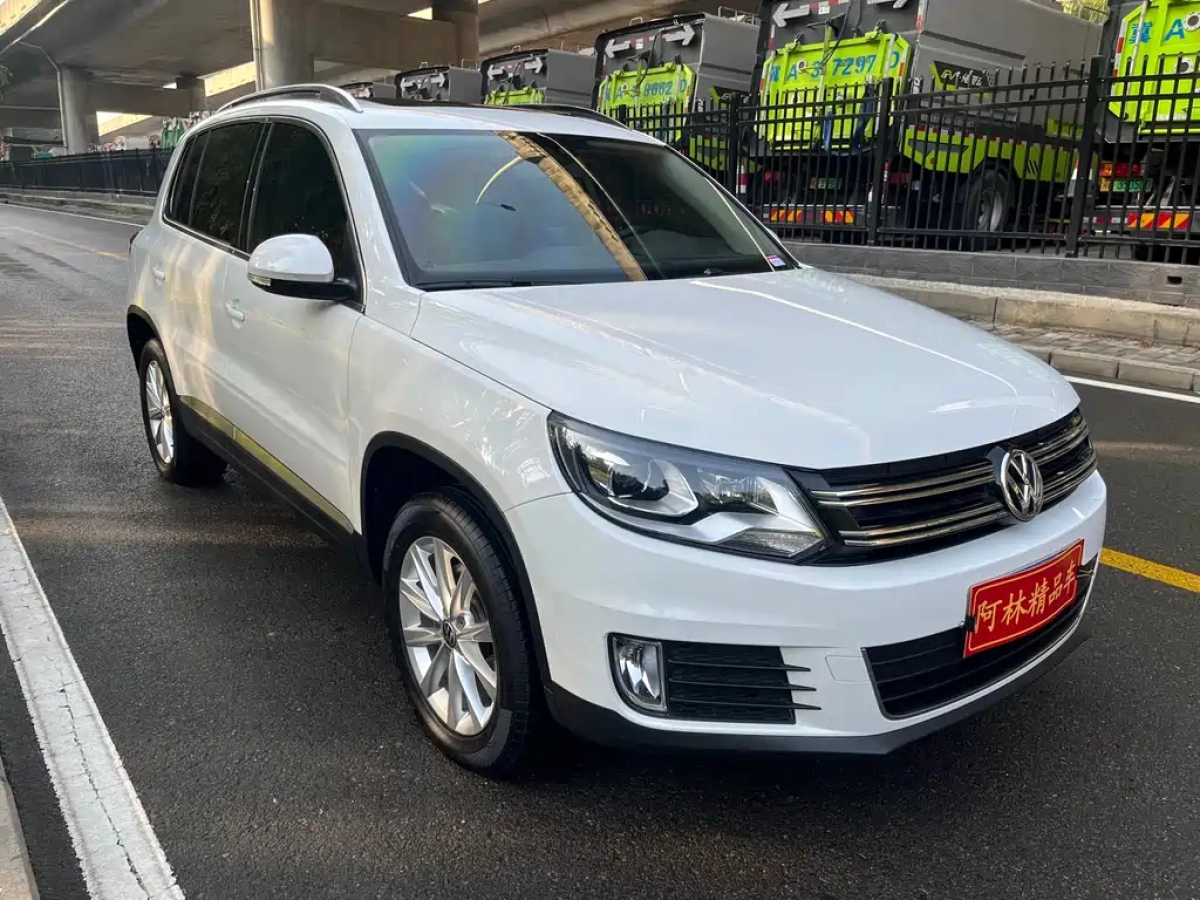 VOLKSWAGEN TIGUAN