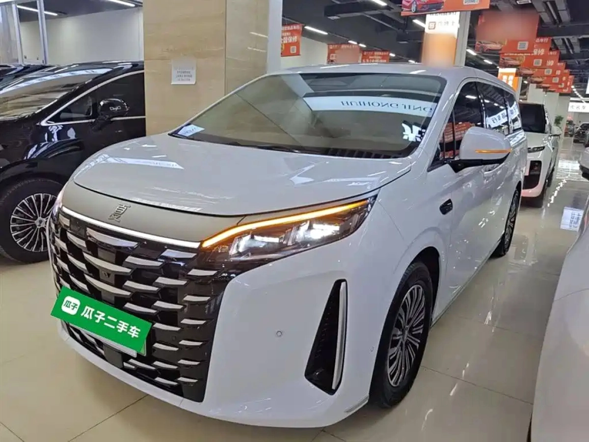 BYD XIA  2025