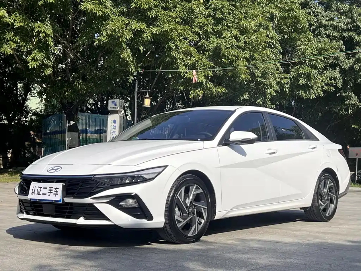 HYUNDAI ELANTRA  2024