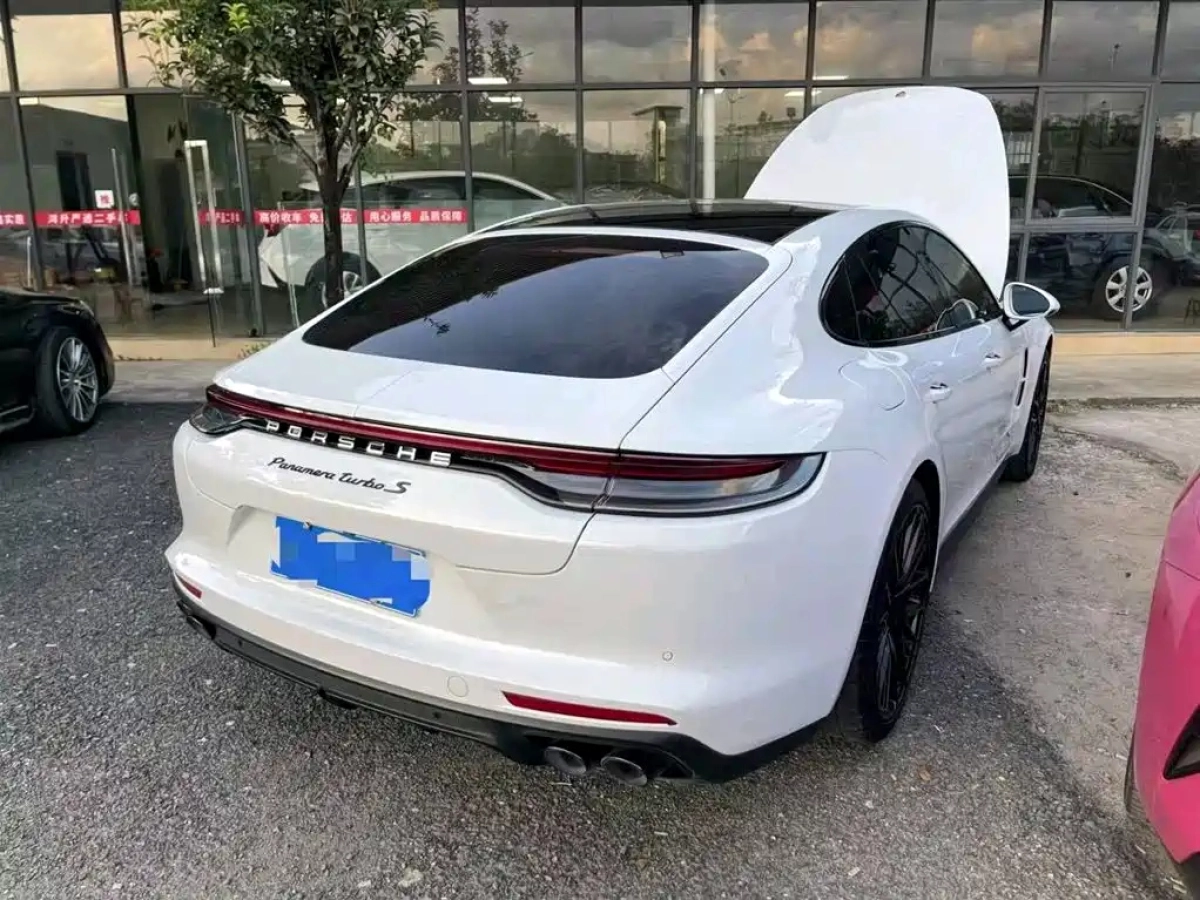 PORSCHE PANAMERA