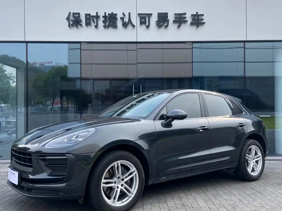 PORSCHE MACAN