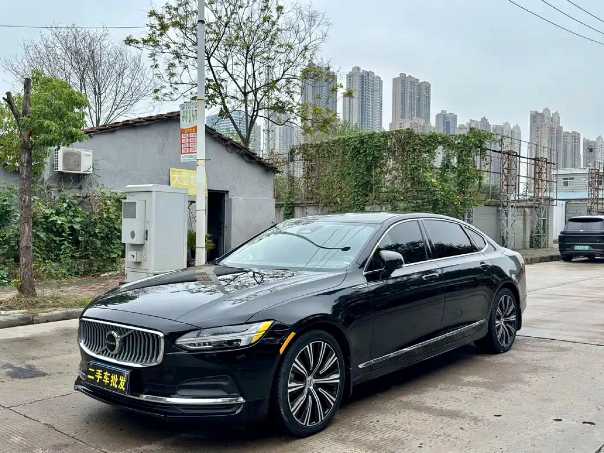 VOLVO S90