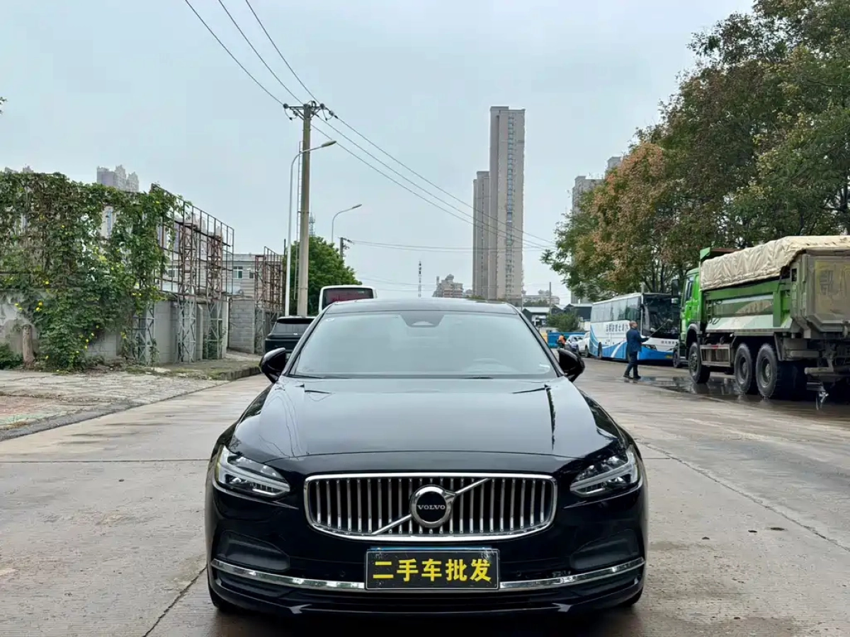 VOLVO S90