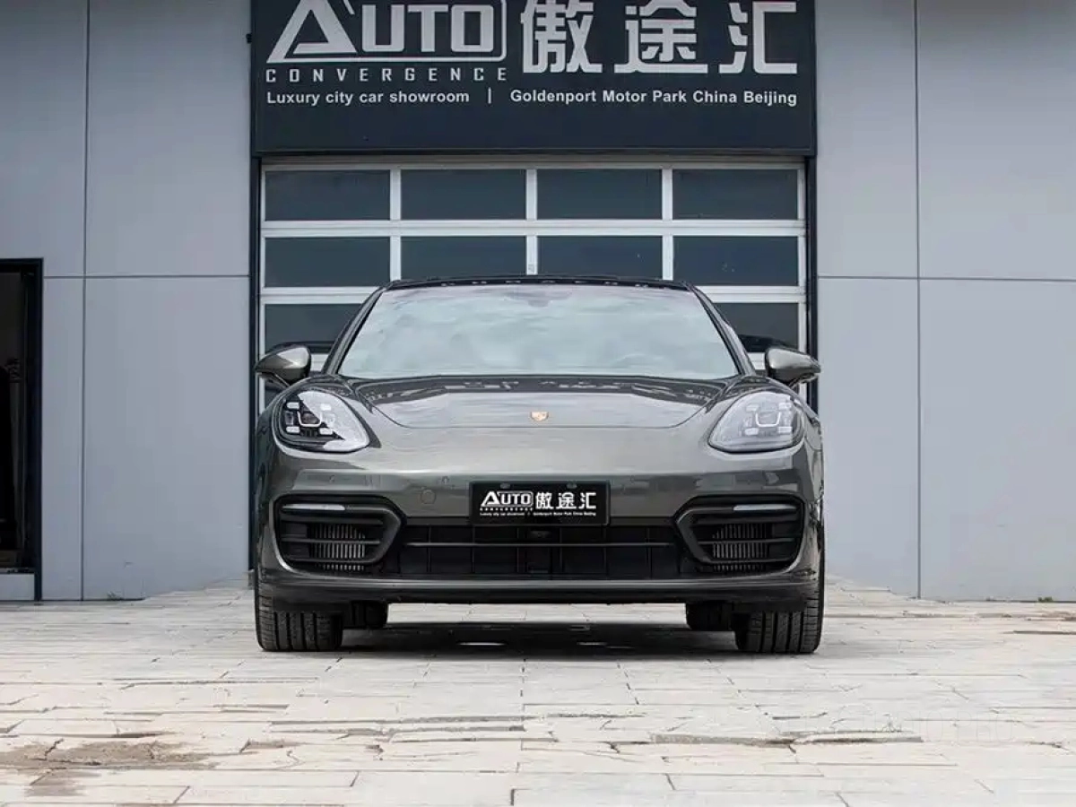 PORSCHE PANAMERA