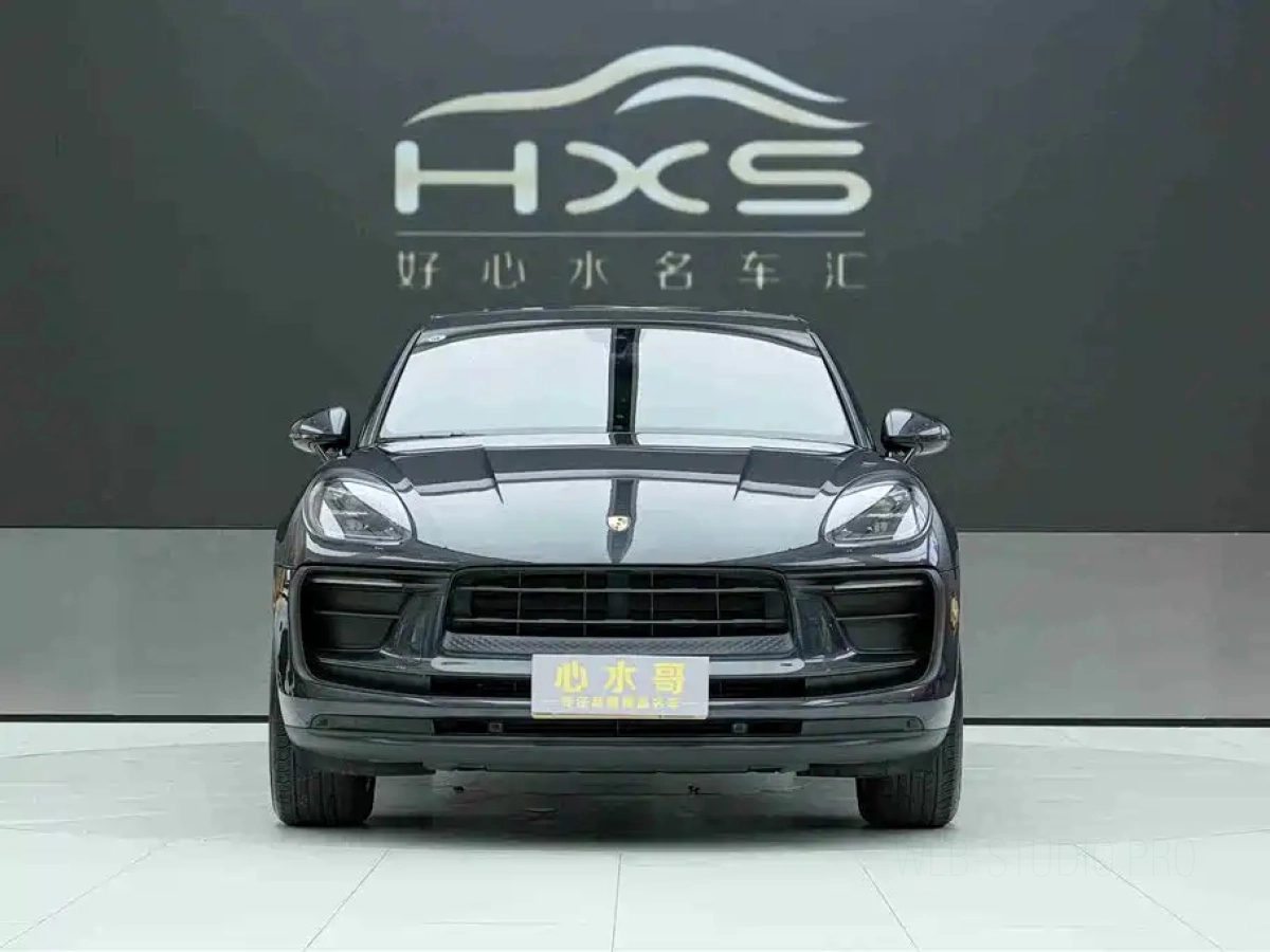 PORSCHE MACAN