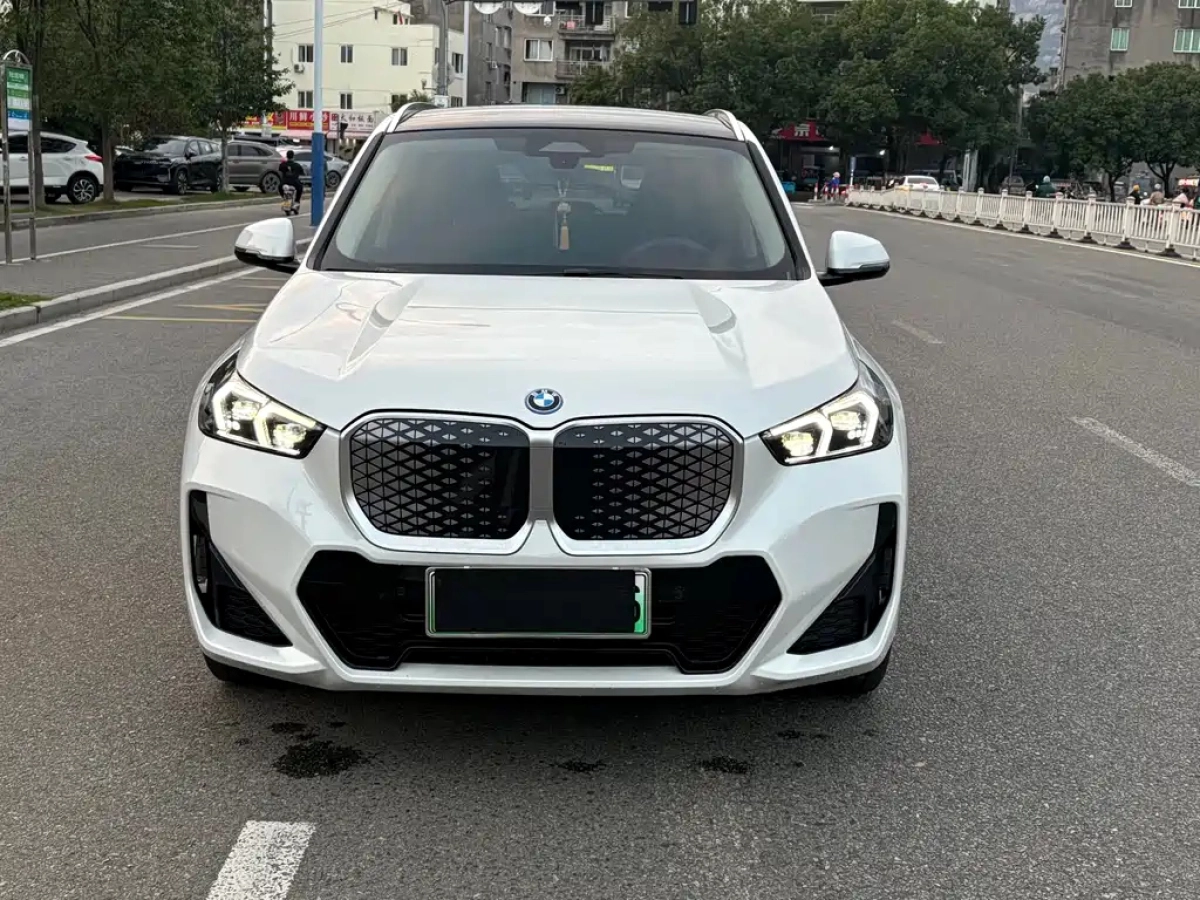 BMW IX1