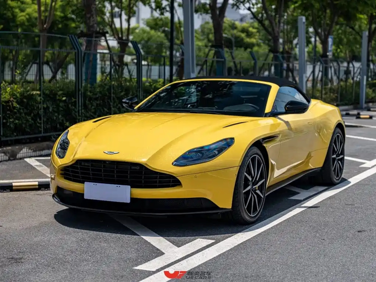 ASTON MARTIN DB11  2021