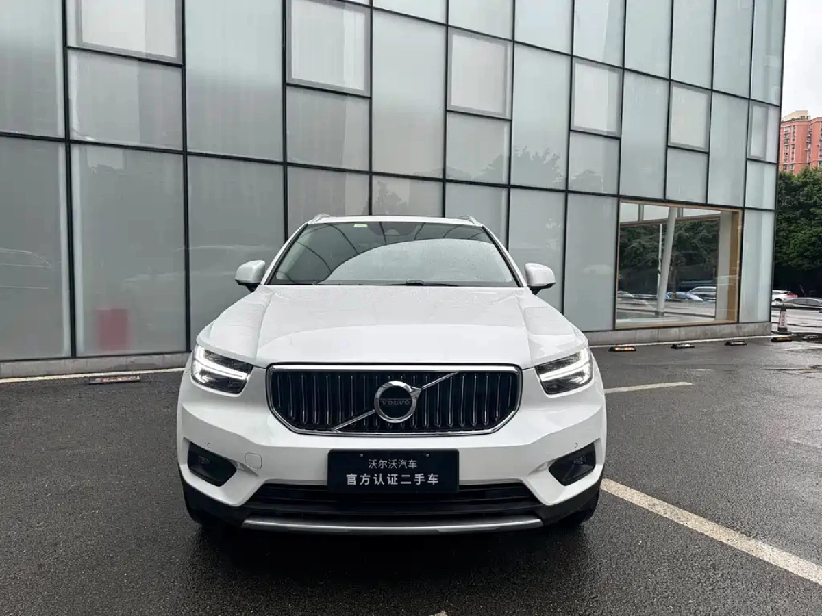VOLVO XC40