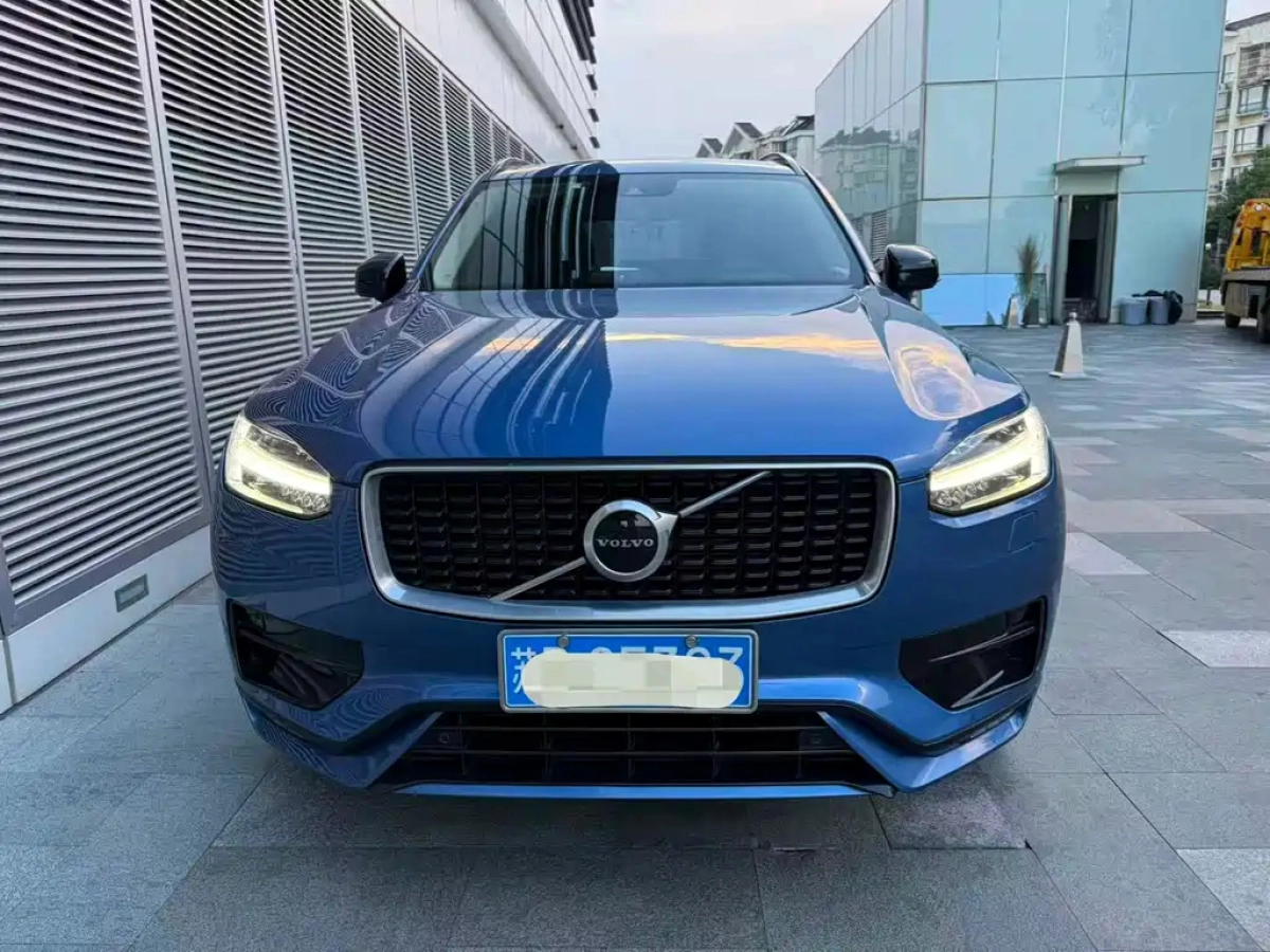 VOLVO XC90