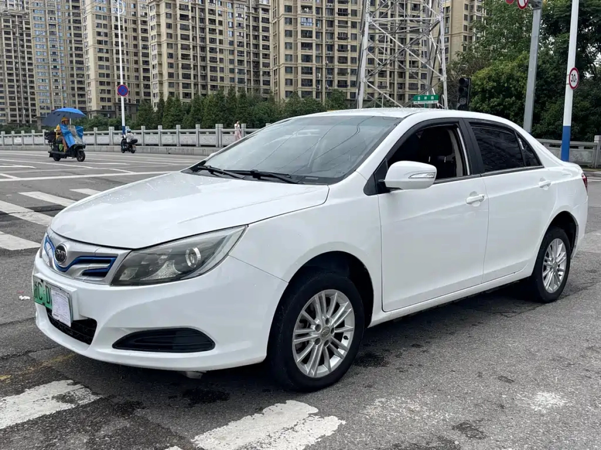 BYD E5
