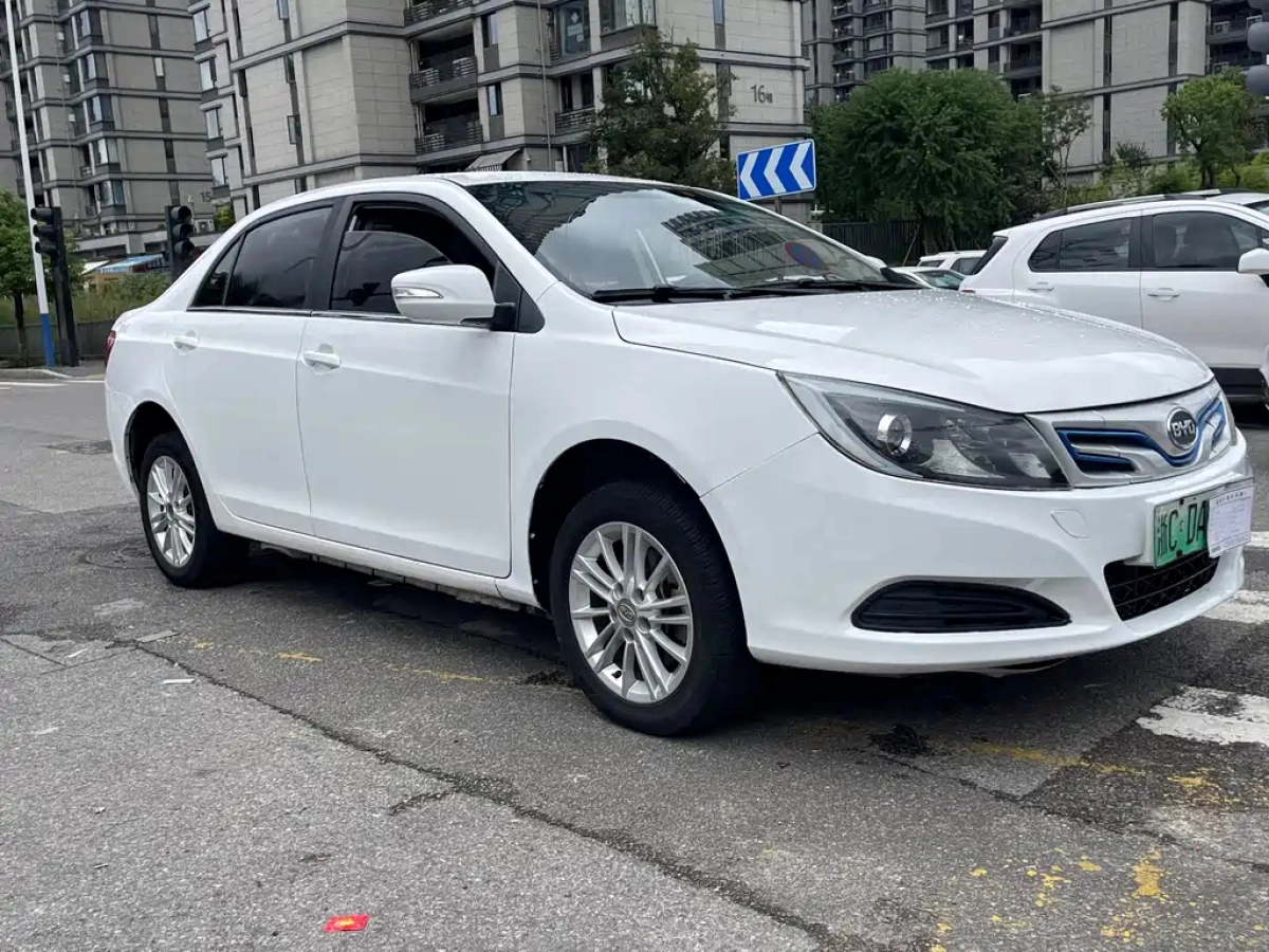 BYD E5