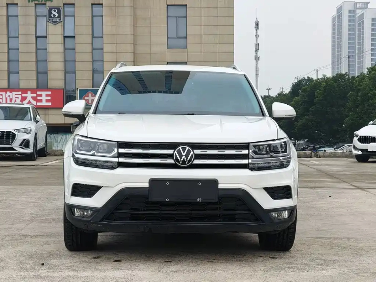 VOLKSWAGEN THARU