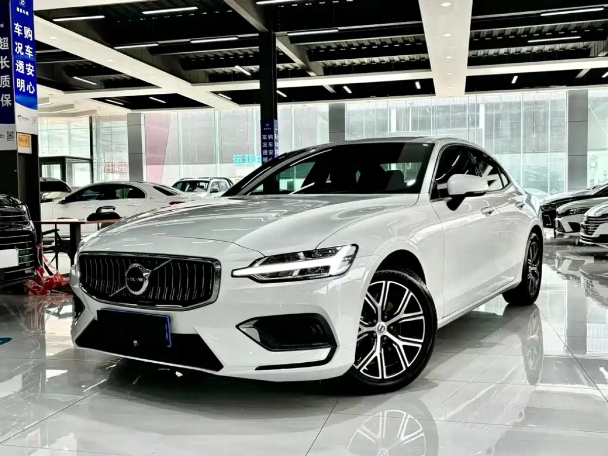 VOLVO S60  2025