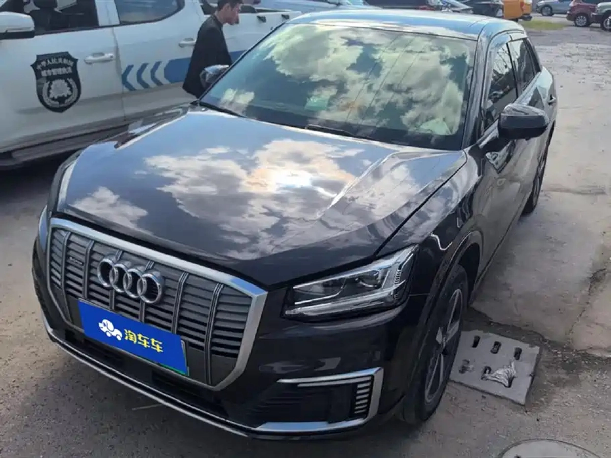 AUDI Q2L E-TRON