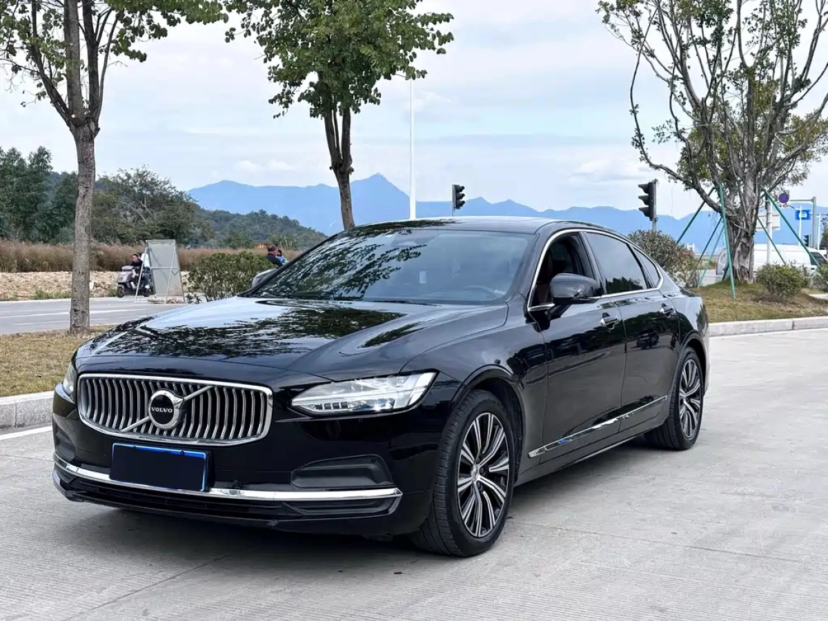 VOLVO S90