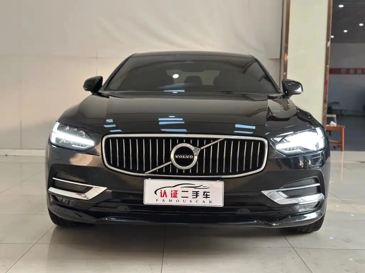 VOLVO S90