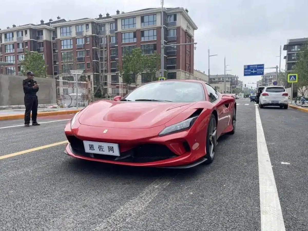 FERRARI F8