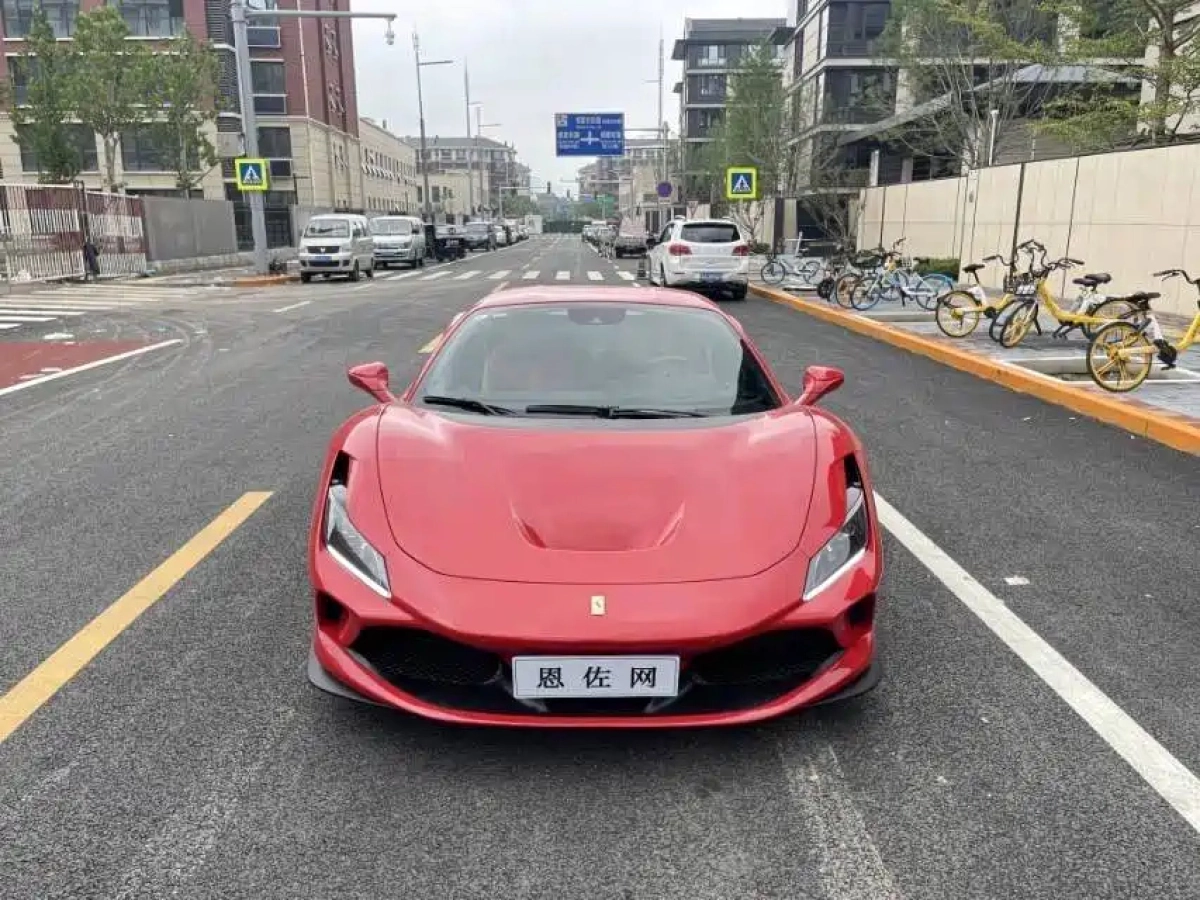 FERRARI F8