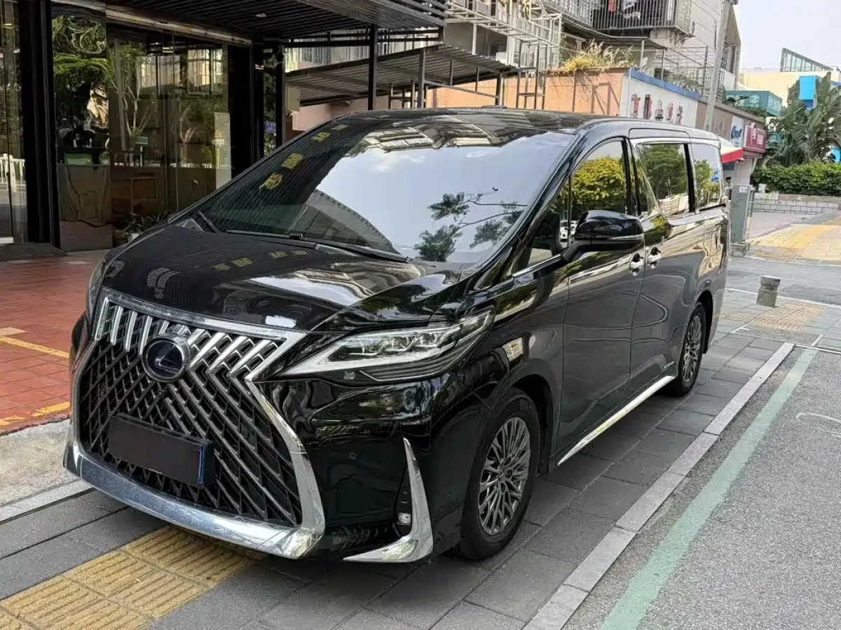 LEXUS LM  2022