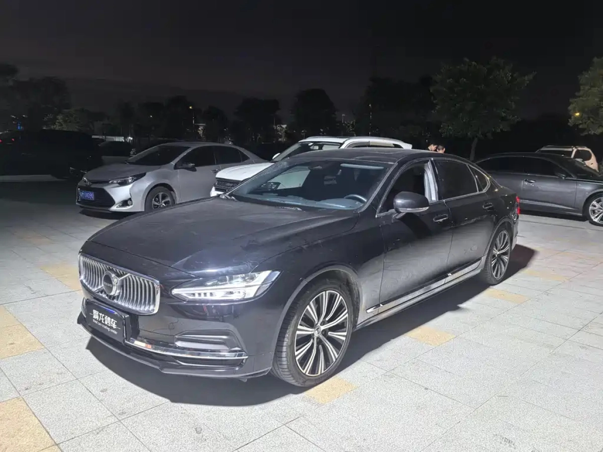 VOLVO S90