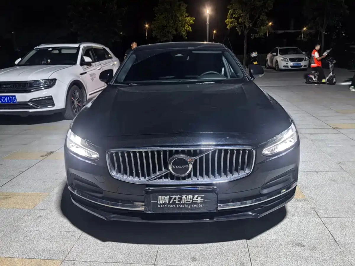 VOLVO S90
