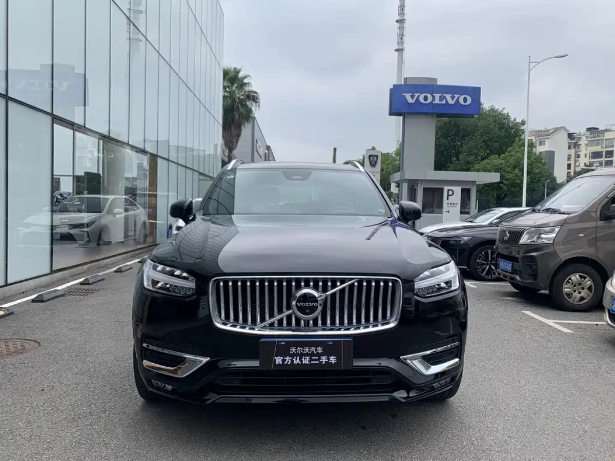 VOLVO XC90