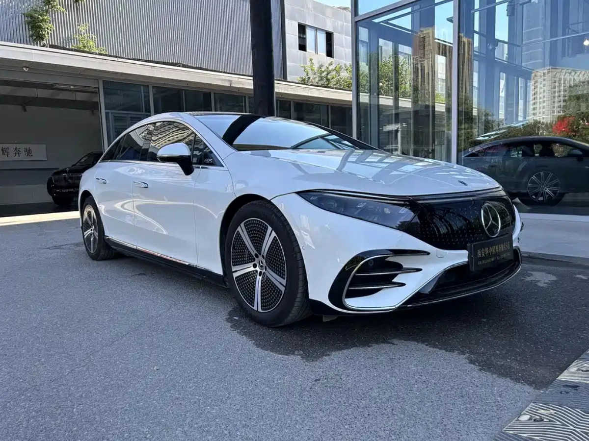 MERCEDES BENZ EQS  2025