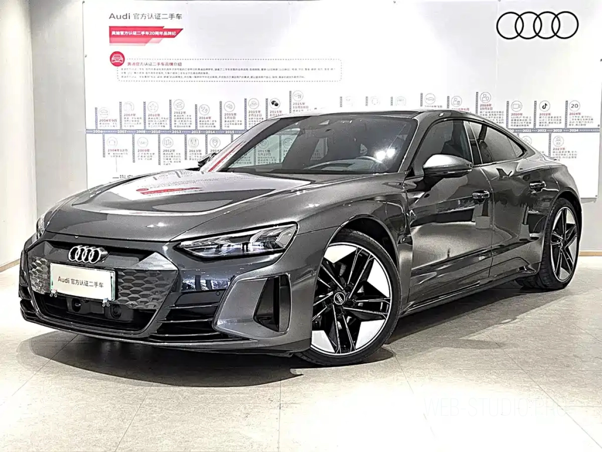 AUDI E-TRON GT  2024