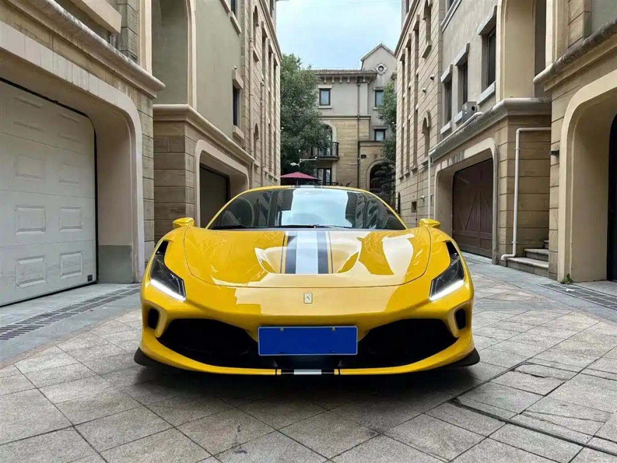 FERRARI F8
