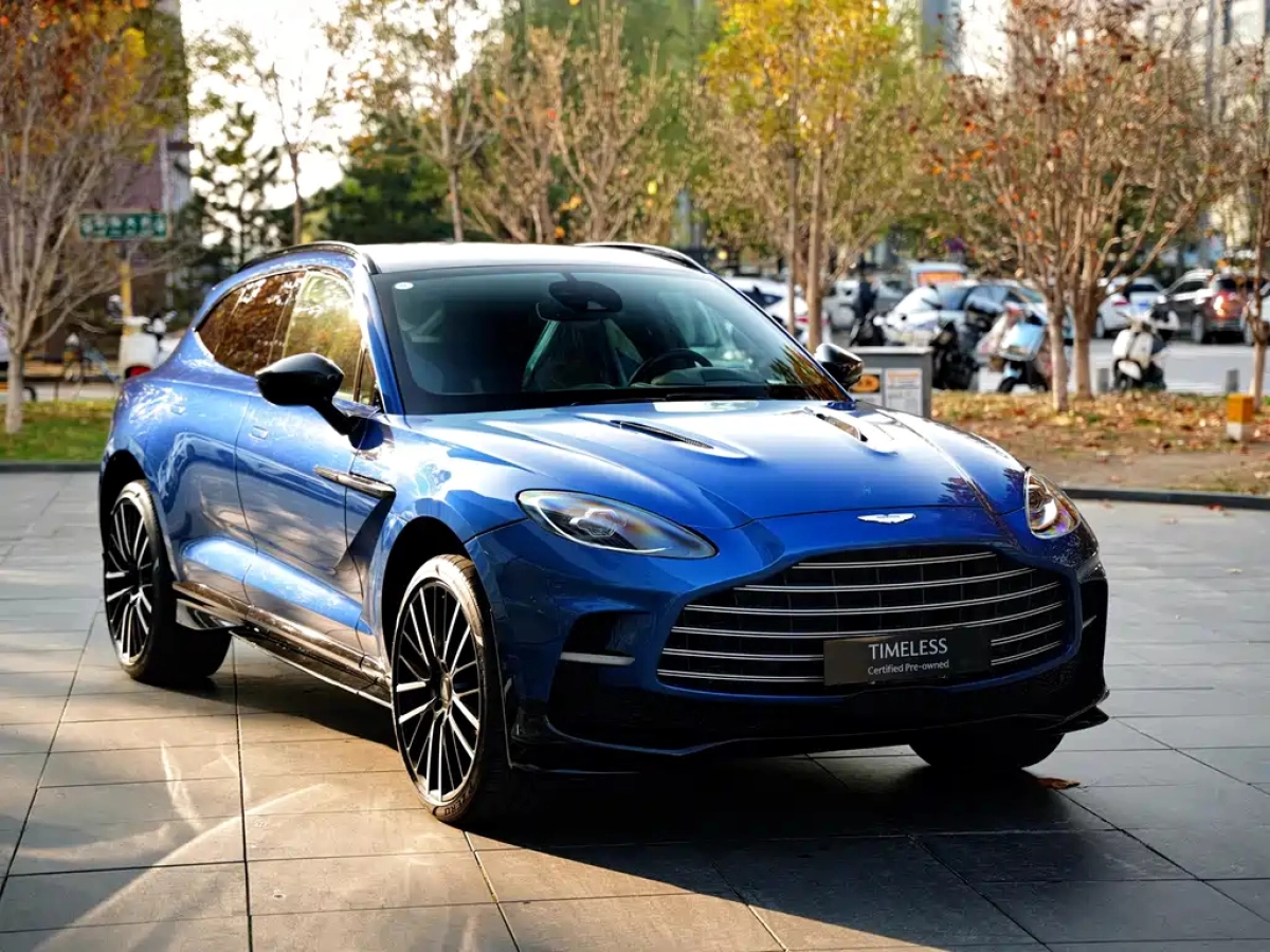 ASTON MARTIN DBX  2025
