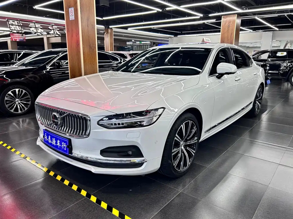 VOLVO S90