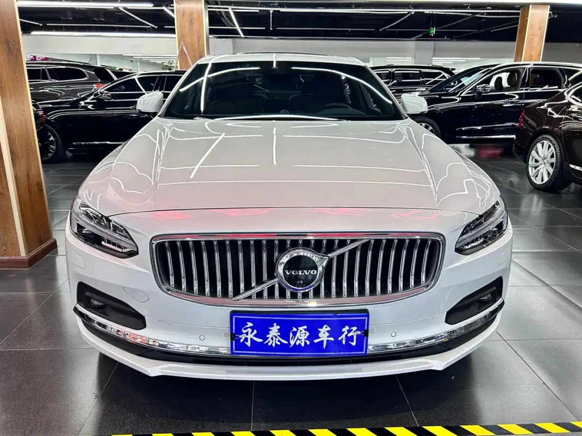 VOLVO S90