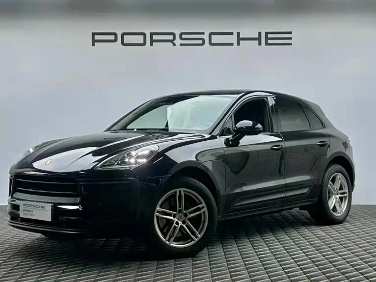 PORSCHE MACAN  2025