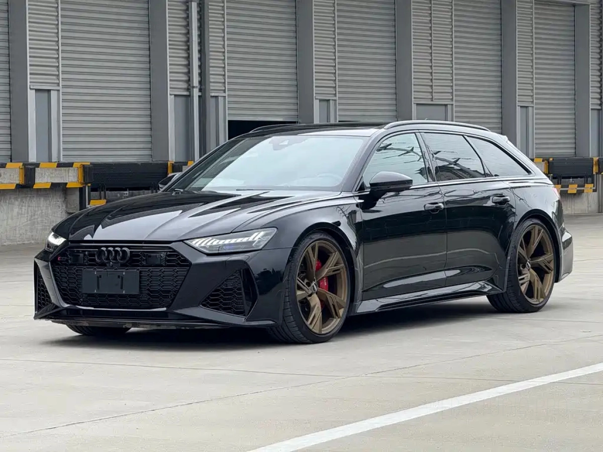 AUDI RS 6  2022