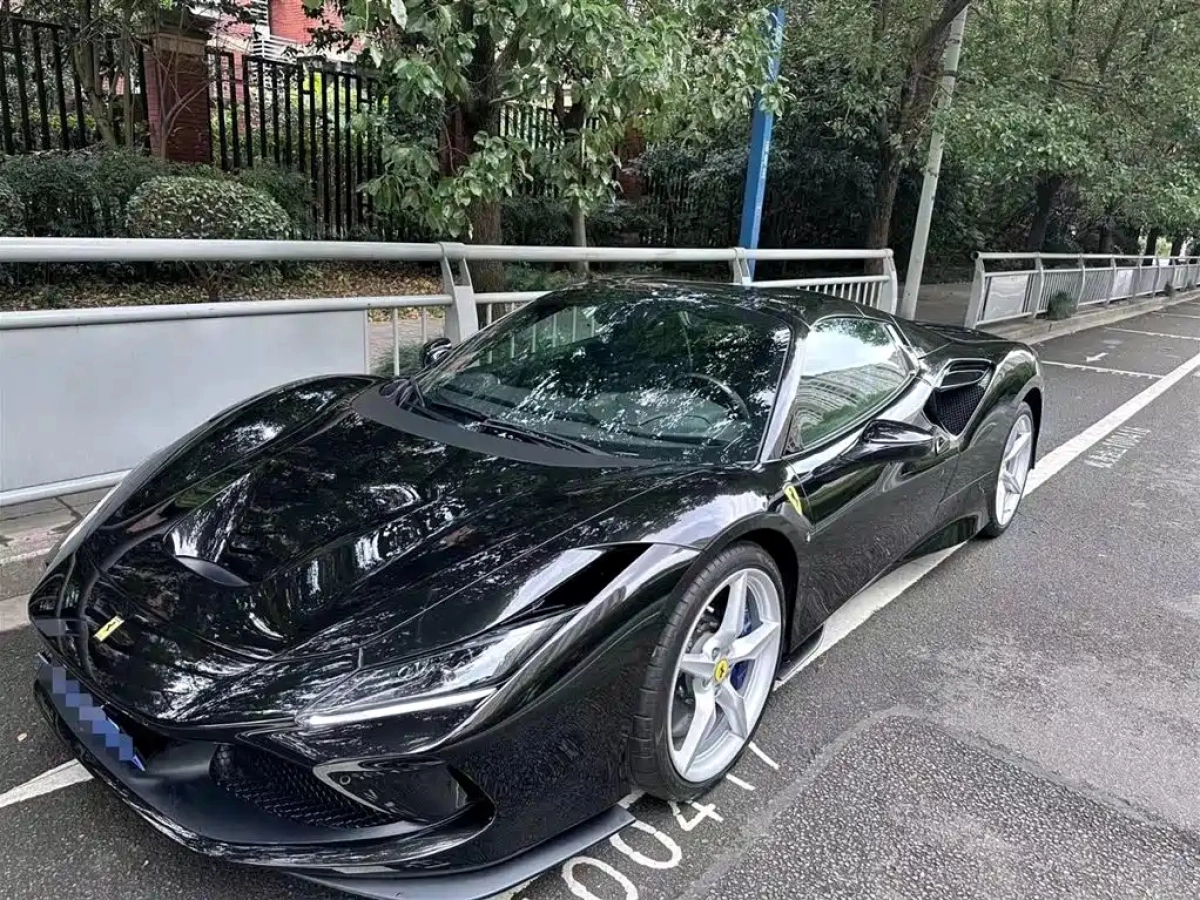FERRARI F8