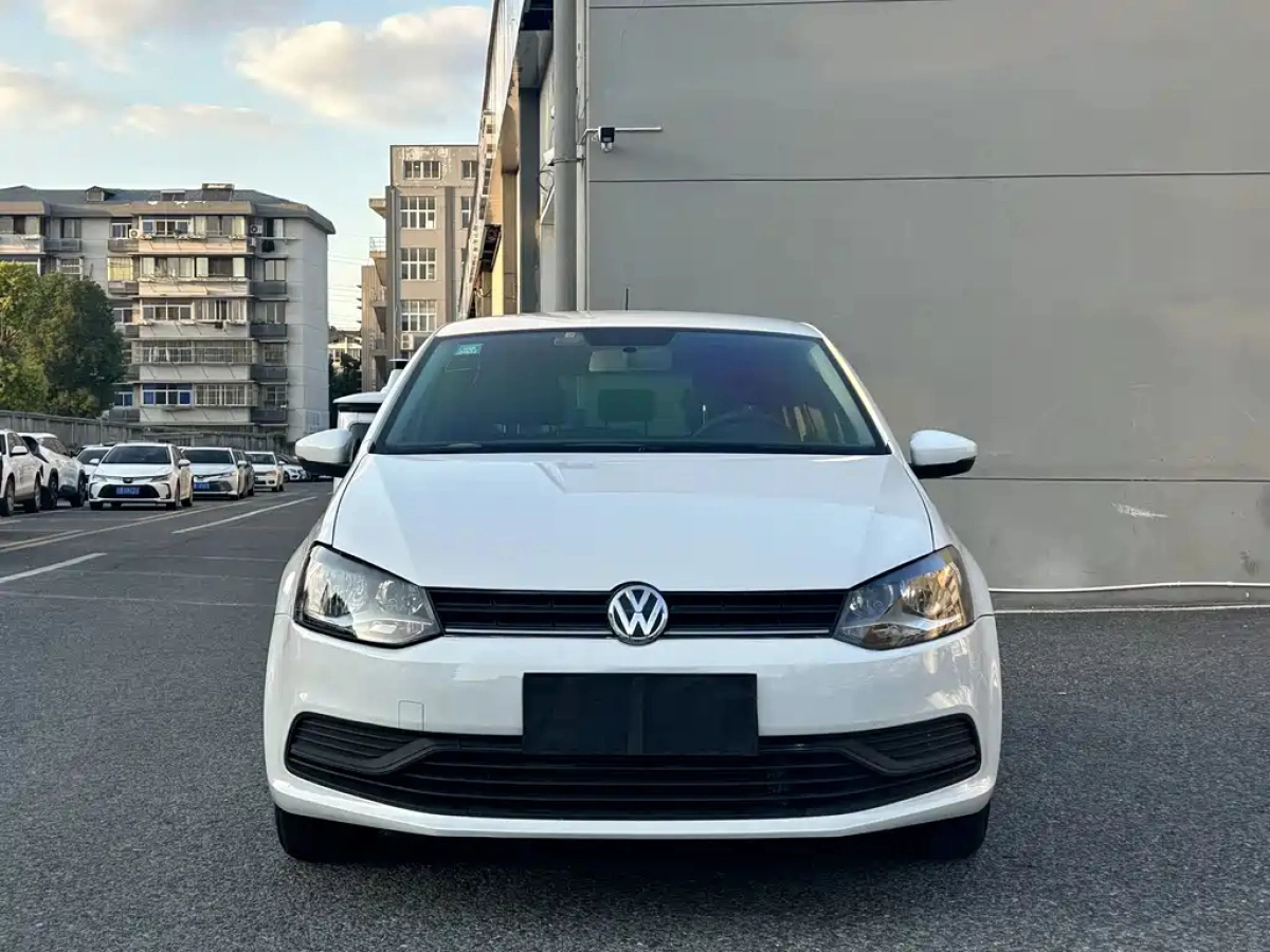 VOLKSWAGEN POLO