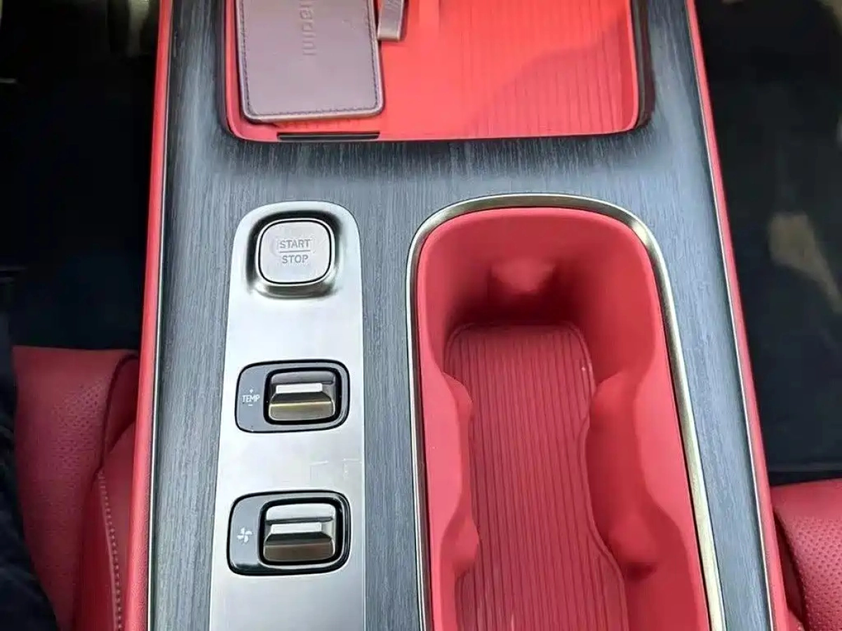 XIAOMI AUTO SU7