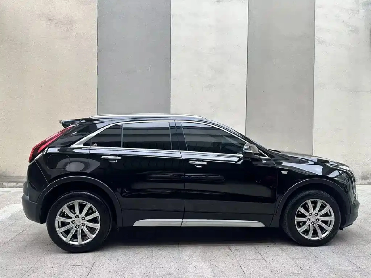 CADILLAC XT4