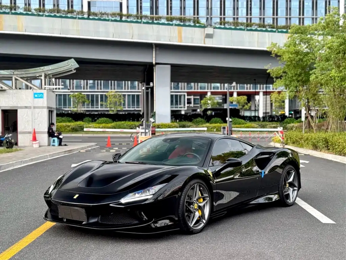 FERRARI F8
