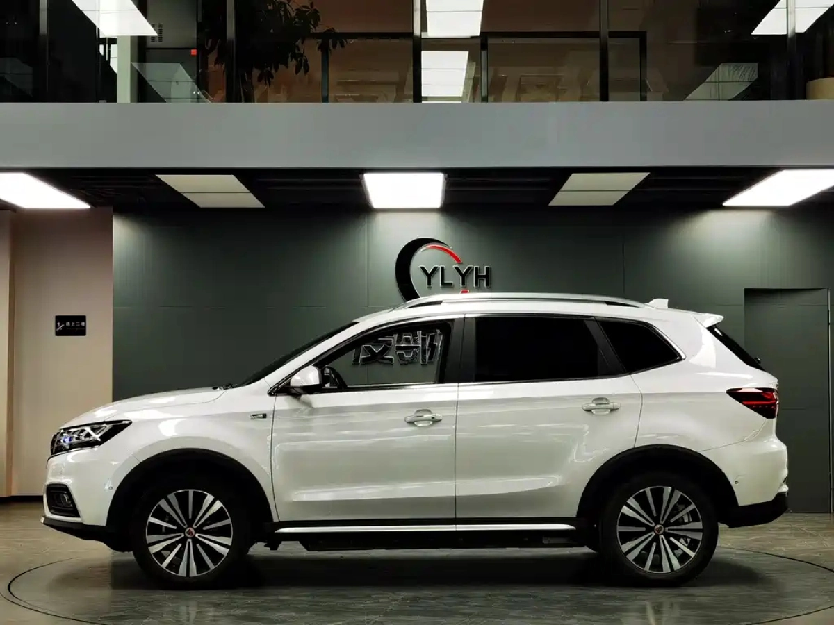 ROEWE RX5 NEW ENERGY