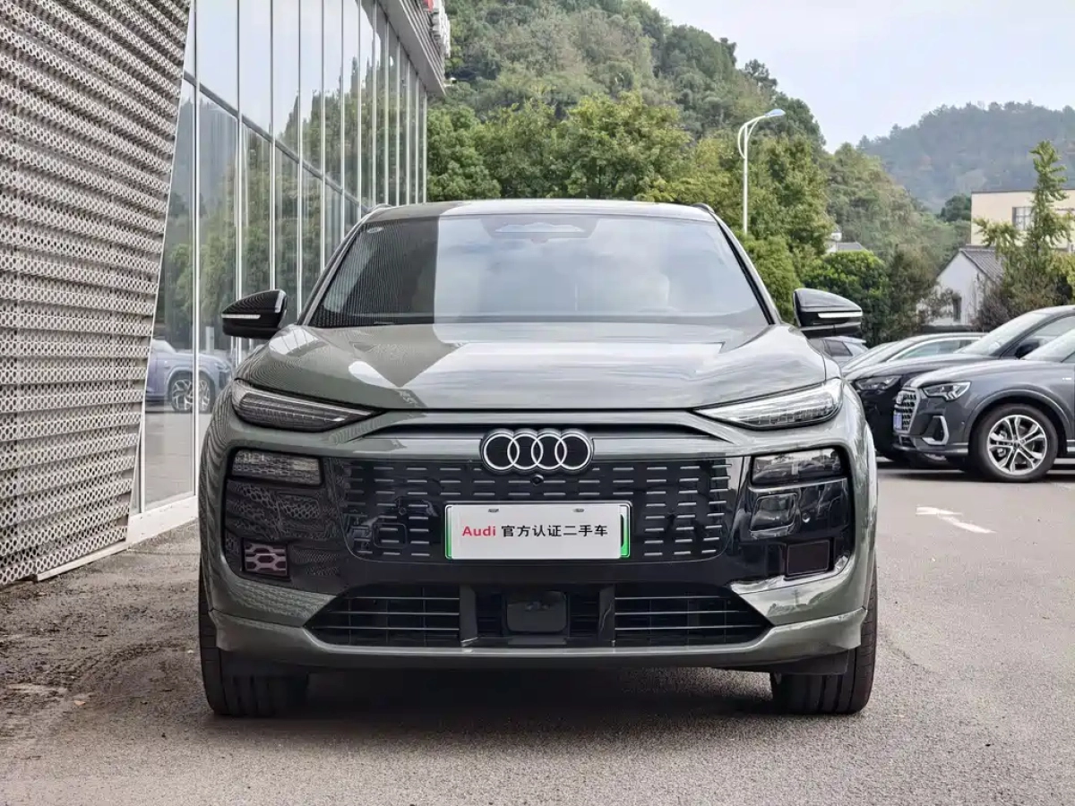 AUDI Q6L E-TRON