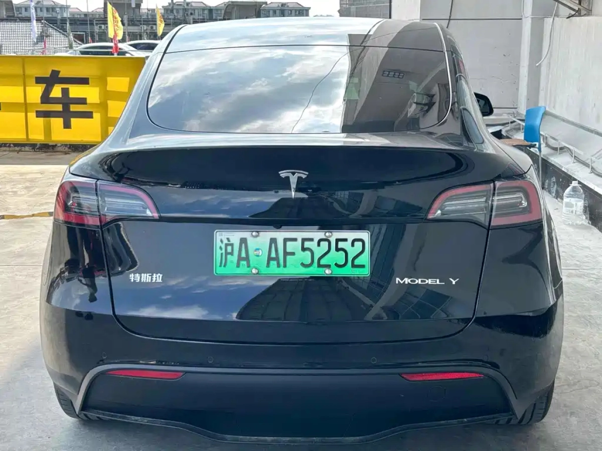 TESLA MODEL Y