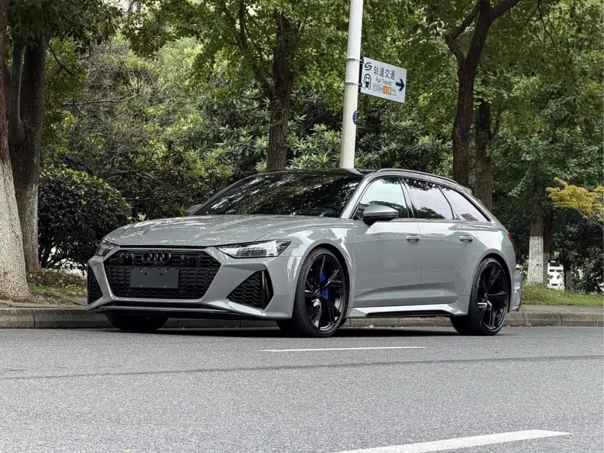 AUDI RS 6  2023