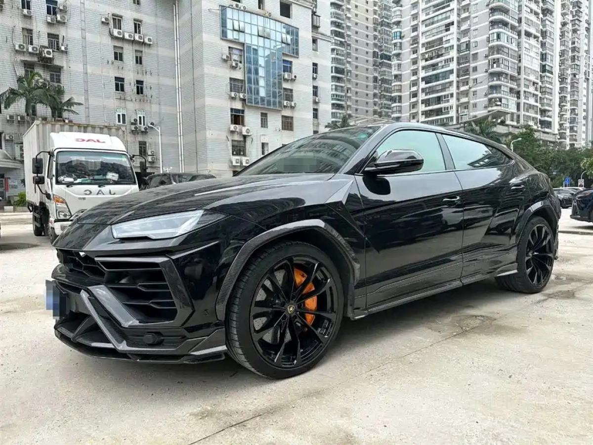 LAMBORGHINI URUS  2020