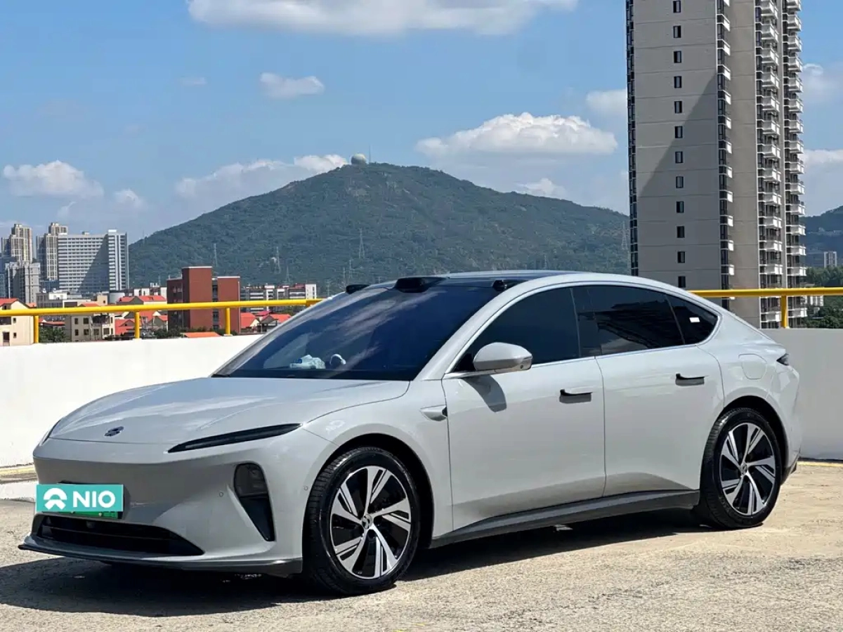 NIO ET5  2025